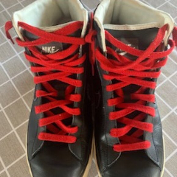 Nike Sweet Classic High Top Basketball Athletic Sneaker Black White Size 10.5 US - Picture 1 of 5